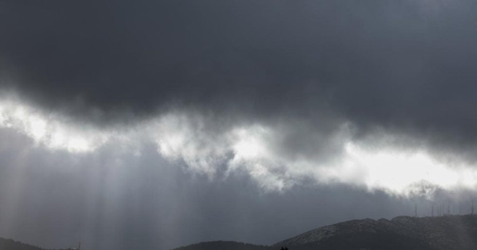 «Πορτοκαλί» προειδοποίηση για την κακοκαιρία: Επικαιροποιήθηκε το έκτακτο δελτίο της ΕΜΥ